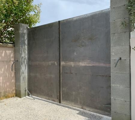 Réalisation de portail, portillon, porte de local technique sur-mesure 