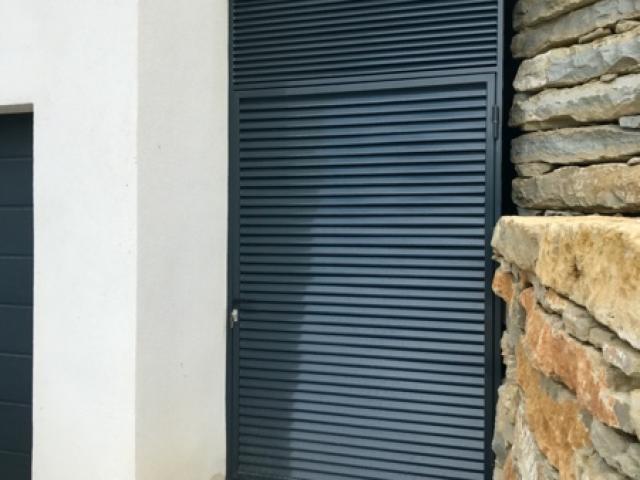 Réalisation de portail, portillon, porte de local technique sur-mesure 