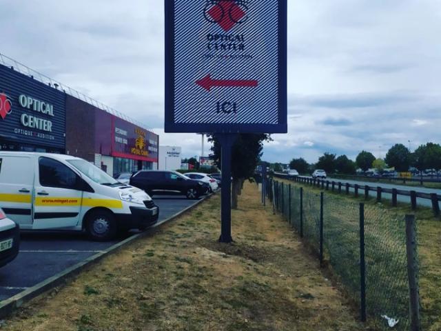 Réalisation de structure publicitaire en acier pour écran led 