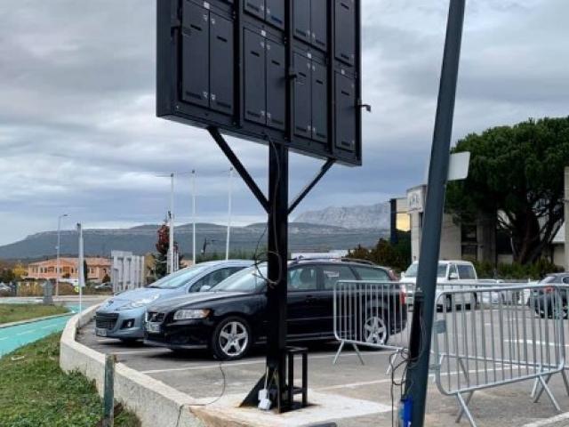 Réalisation de structure publicitaire en acier pour écran led 